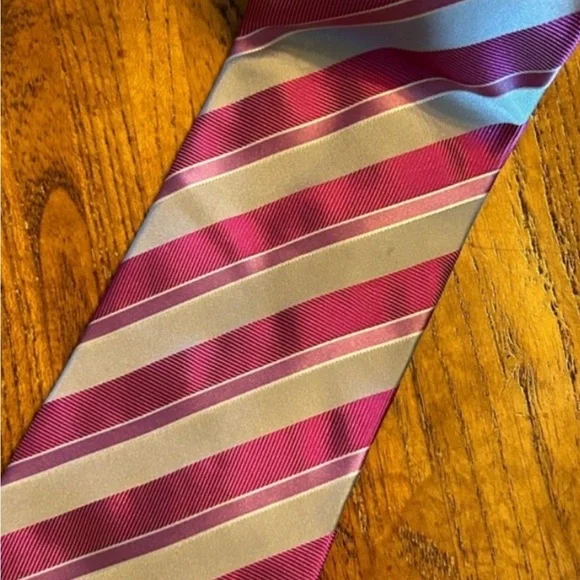 Burberry London Silk Tie Pink & Silver Diagonal Stripe w/ Knight Logo - Picture 2 of 9